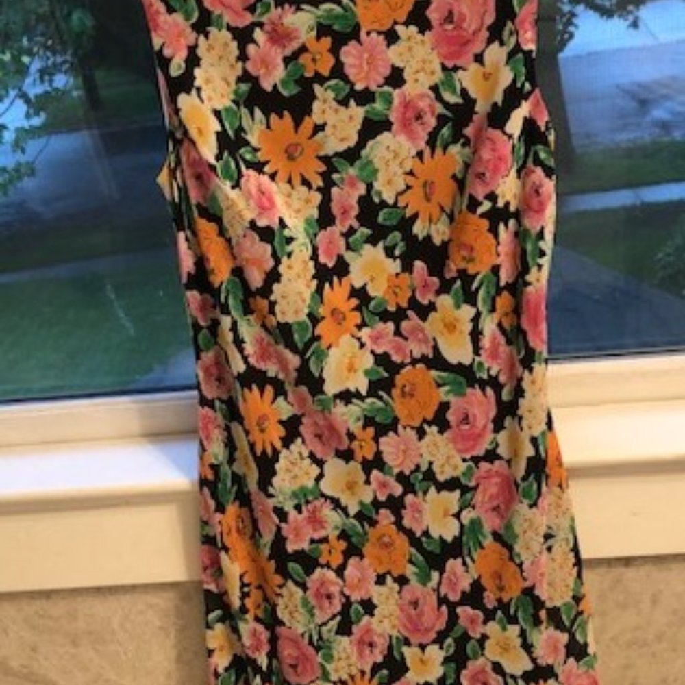 Chaps Black Flowered Light Summer Dress, size 6